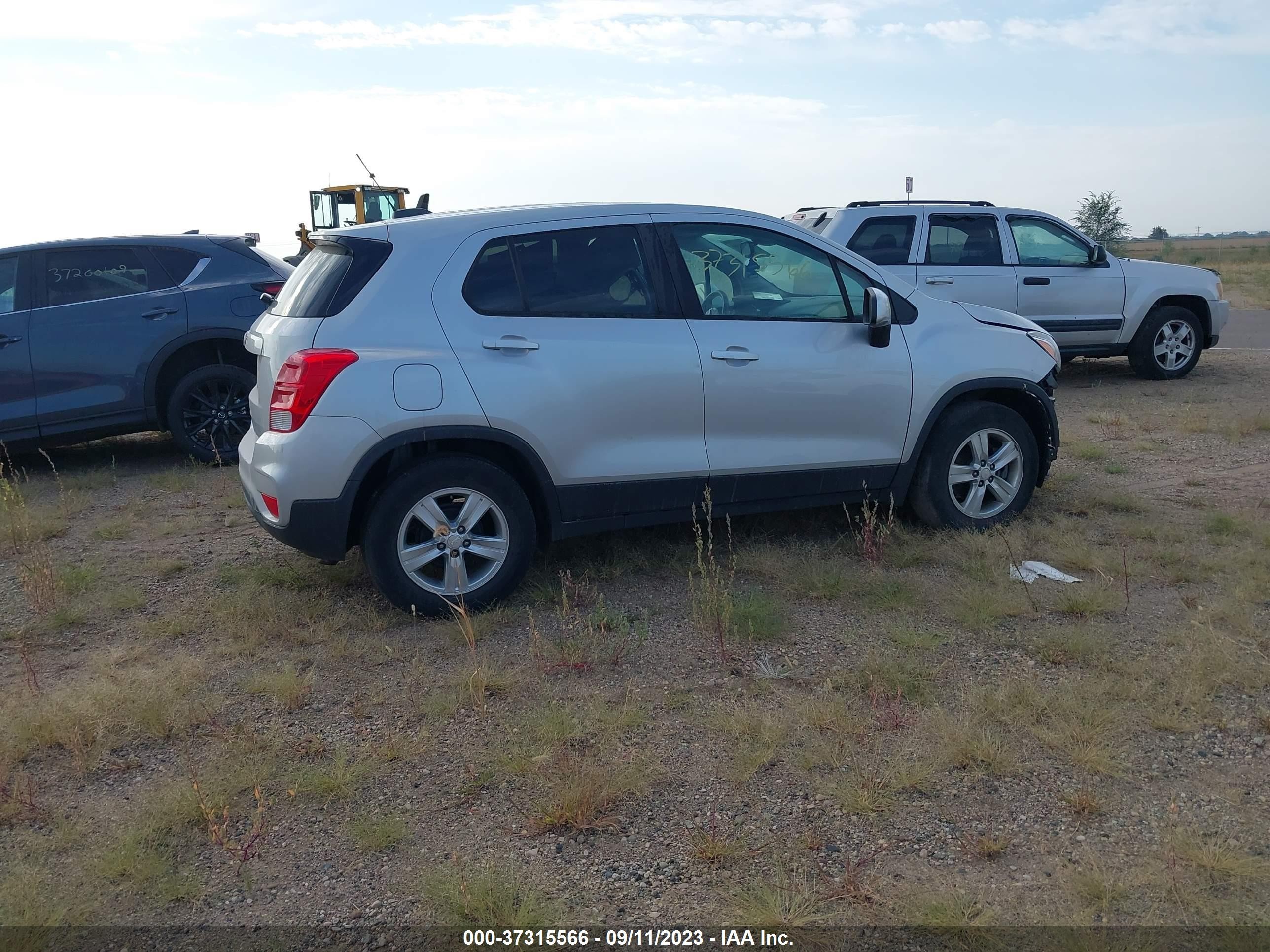 Photo 3 VIN: 3GNCJKSB6LL197243 - CHEVROLET TRAX 