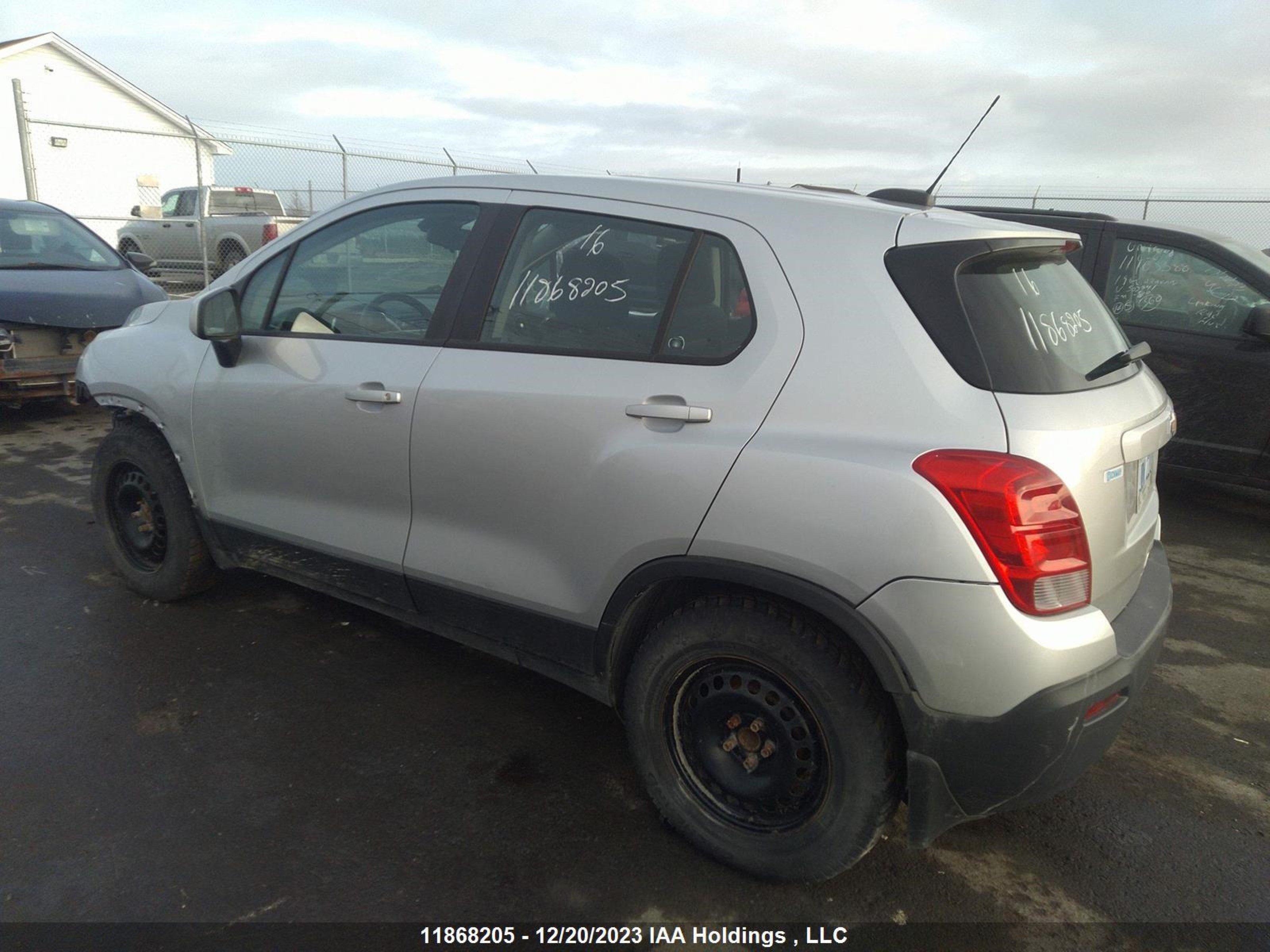 Photo 2 VIN: 3GNCJKSB7GL129703 - CHEVROLET TRAX 