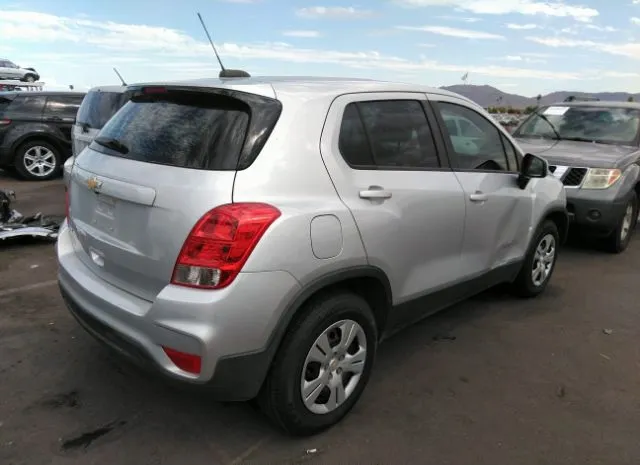 Photo 3 VIN: 3GNCJKSB7HL221556 - CHEVROLET TRAX 