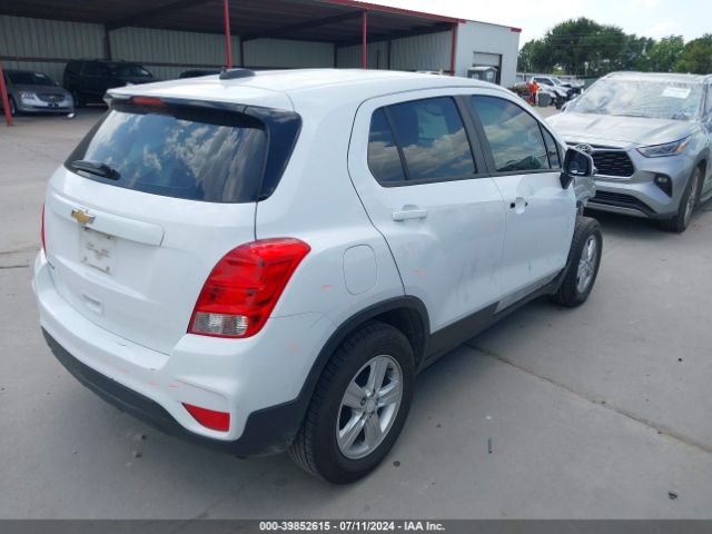 Photo 3 VIN: 3GNCJKSB7JL263103 - CHEVROLET TRAX 