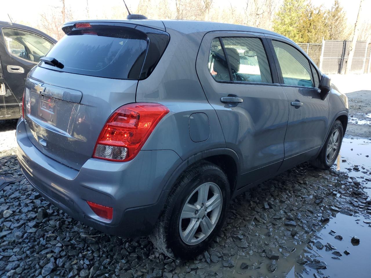 Photo 2 VIN: 3GNCJKSB7LL316546 - CHEVROLET TRAX 