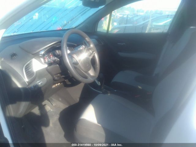 Photo 4 VIN: 3GNCJKSB8JL170302 - CHEVROLET TRAX 