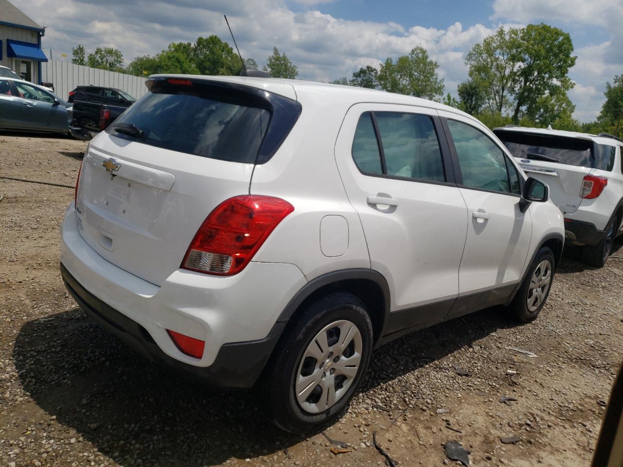 Photo 2 VIN: 3GNCJKSB8JL196639 - CHEVROLET TRAX 