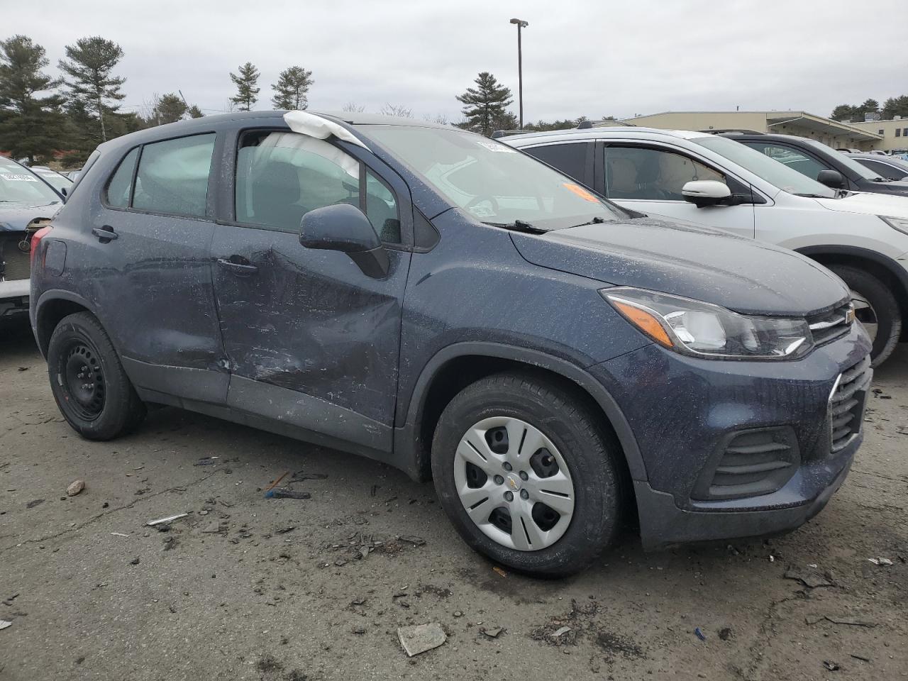 Photo 3 VIN: 3GNCJKSB8JL306749 - CHEVROLET TRAX 