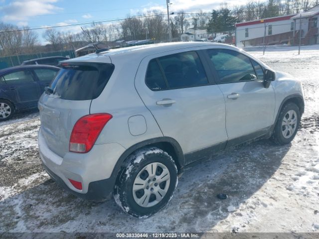 Photo 3 VIN: 3GNCJKSB8JL333921 - CHEVROLET TRAX 