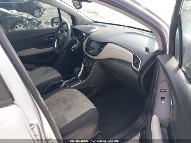 Photo 4 VIN: 3GNCJKSB8JL333921 - CHEVROLET TRAX 