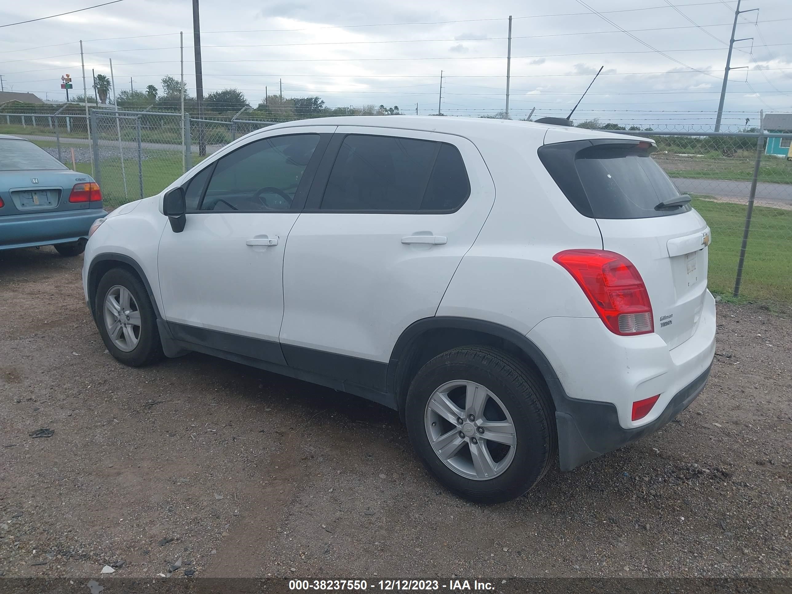 Photo 2 VIN: 3GNCJKSB8KL225686 - CHEVROLET TRAX 