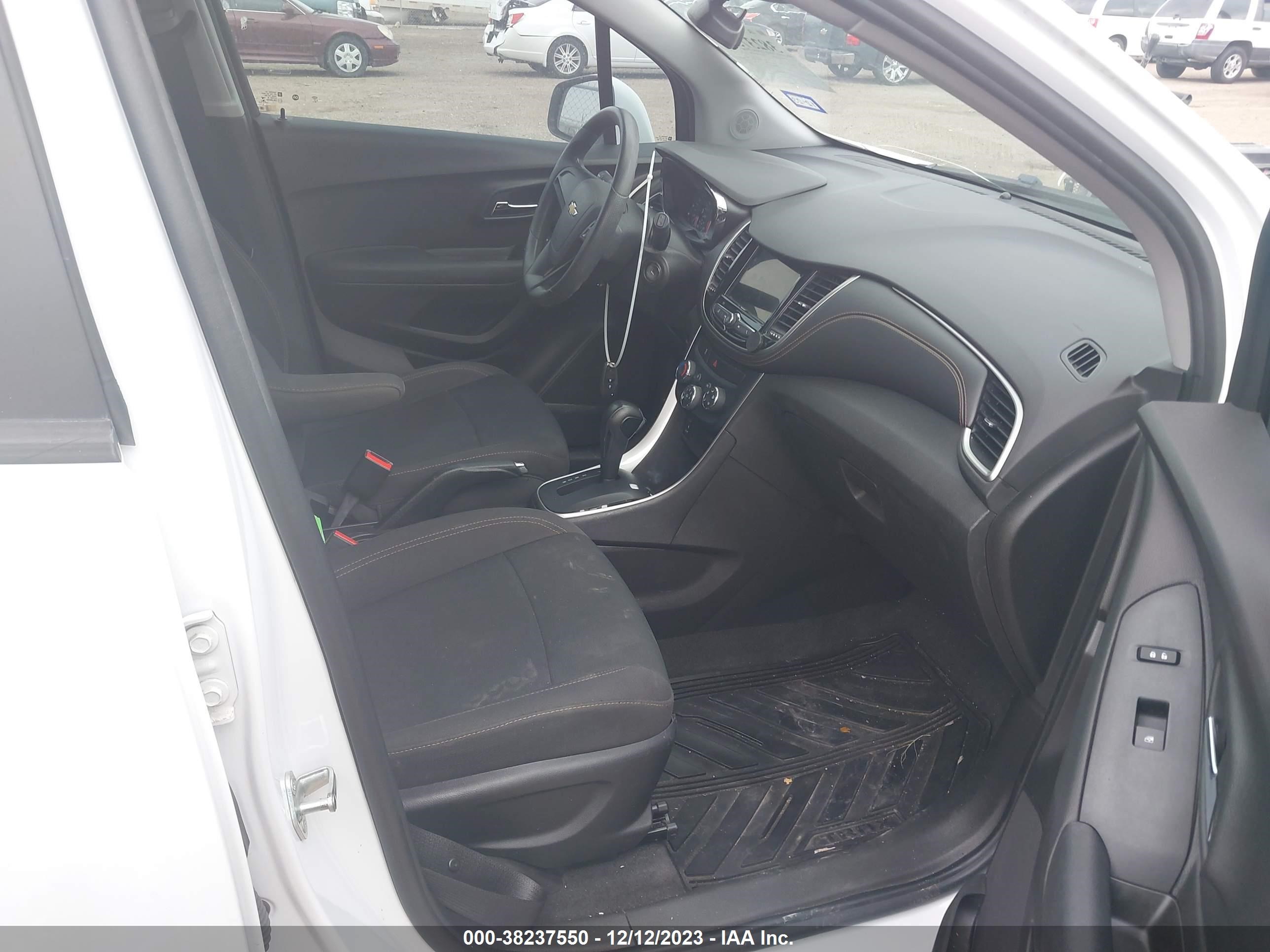 Photo 4 VIN: 3GNCJKSB8KL225686 - CHEVROLET TRAX 