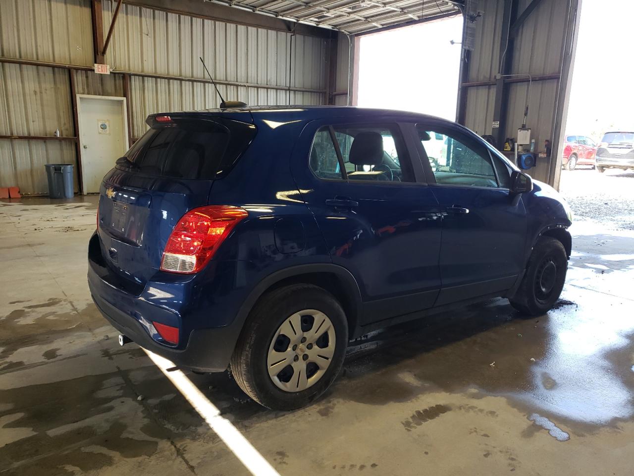 Photo 2 VIN: 3GNCJKSB9HL142180 - CHEVROLET TRAX 