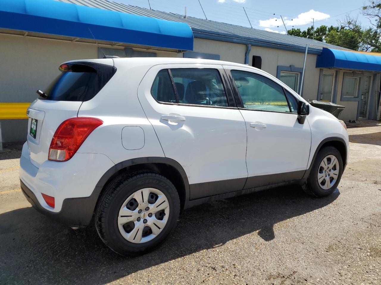 Photo 2 VIN: 3GNCJKSB9JL231754 - CHEVROLET TRAX 