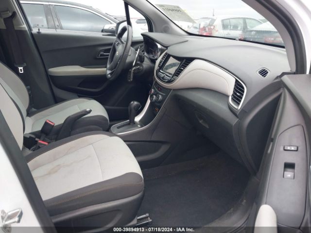 Photo 4 VIN: 3GNCJKSB9KL245963 - CHEVROLET TRAX 