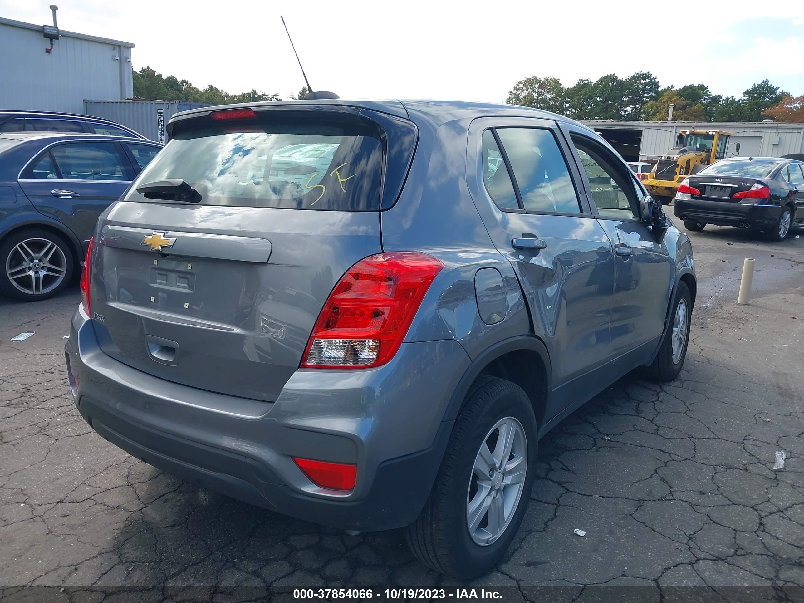 Photo 3 VIN: 3GNCJKSB9LL158629 - CHEVROLET TRAX 