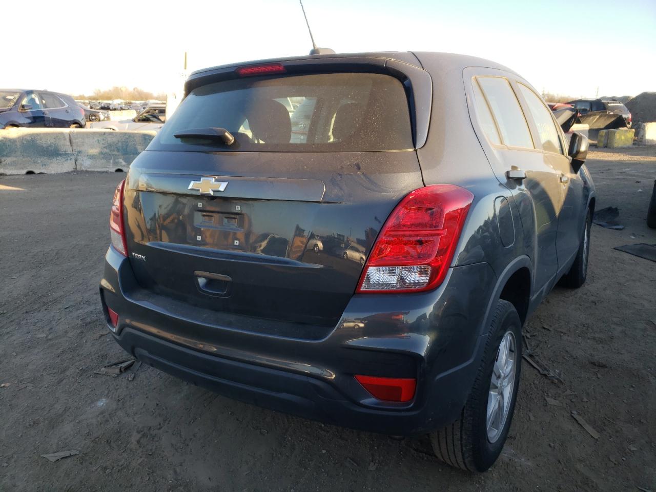 Photo 3 VIN: 3GNCJKSB9LL215461 - CHEVROLET TRAX 