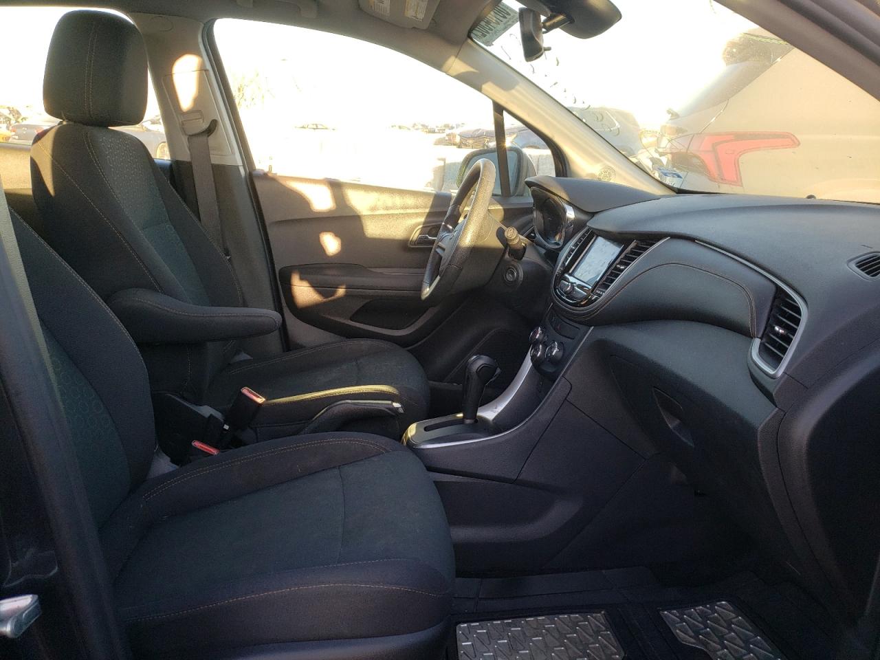 Photo 4 VIN: 3GNCJKSB9LL215461 - CHEVROLET TRAX 