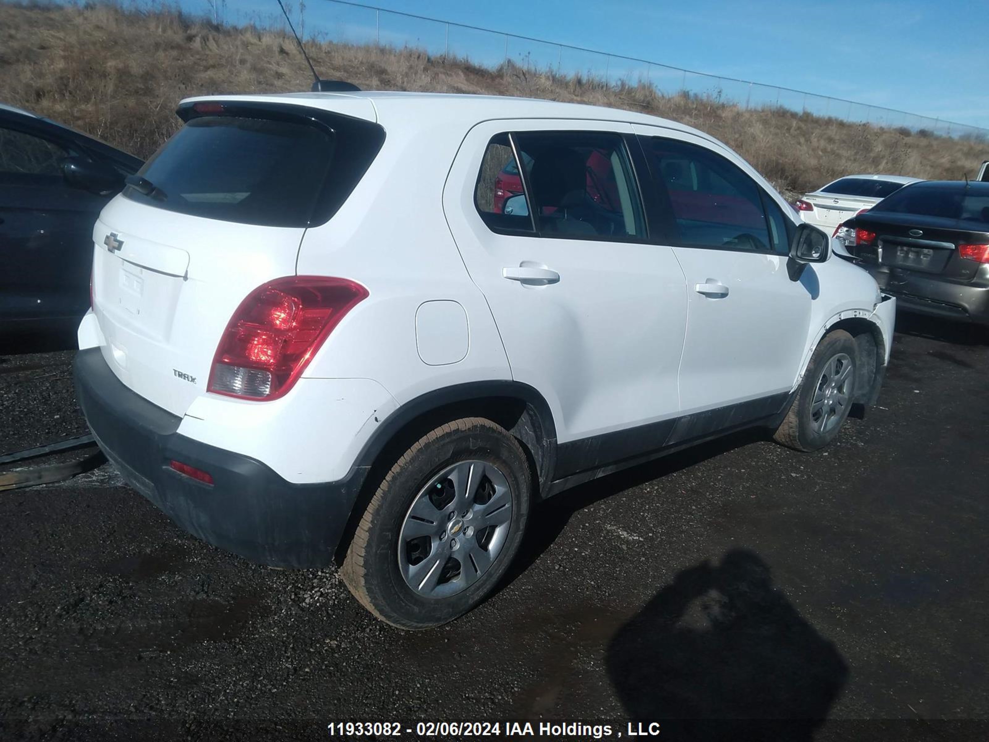 Photo 3 VIN: 3GNCJKSBXFL255682 - CHEVROLET TRAX 