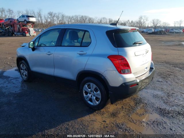 Photo 2 VIN: 3GNCJKSBXGL267915 - CHEVROLET TRAX 