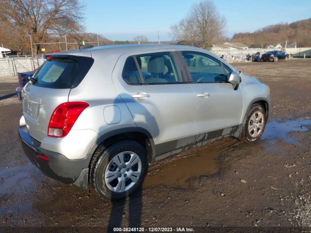 Photo 3 VIN: 3GNCJKSBXGL267915 - CHEVROLET TRAX 