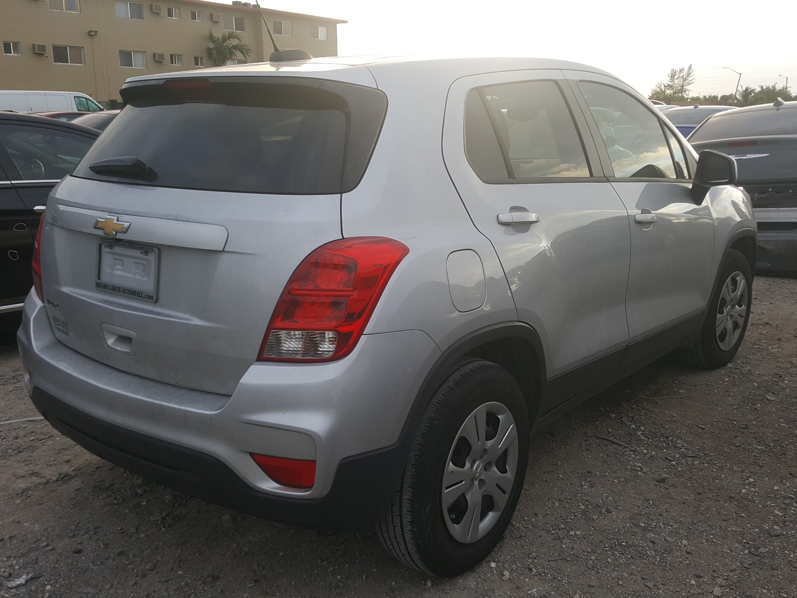 Photo 3 VIN: 3GNCJKSBXKL181562 - CHEVROLET TRAX LS 