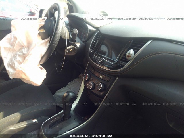 Photo 4 VIN: 3GNCJKSBXKL215936 - CHEVROLET TRAX 