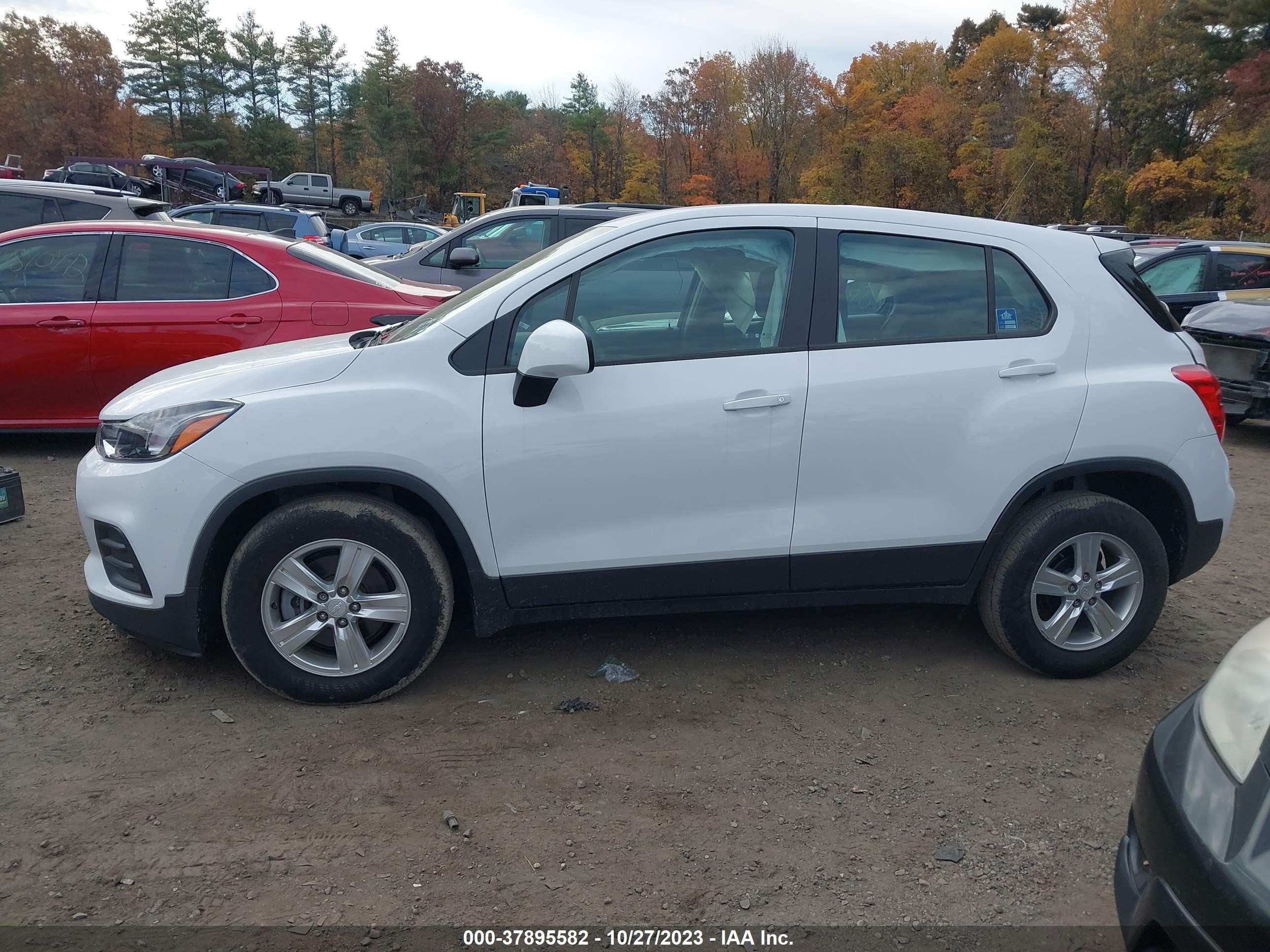 Photo 13 VIN: 3GNCJKSBXKL304423 - CHEVROLET TRAX 