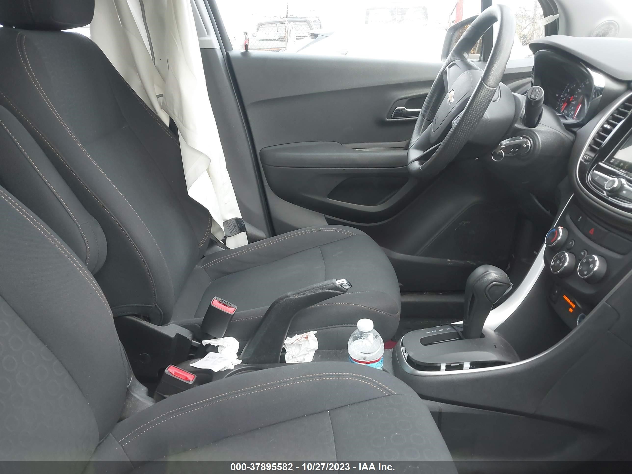 Photo 4 VIN: 3GNCJKSBXKL304423 - CHEVROLET TRAX 