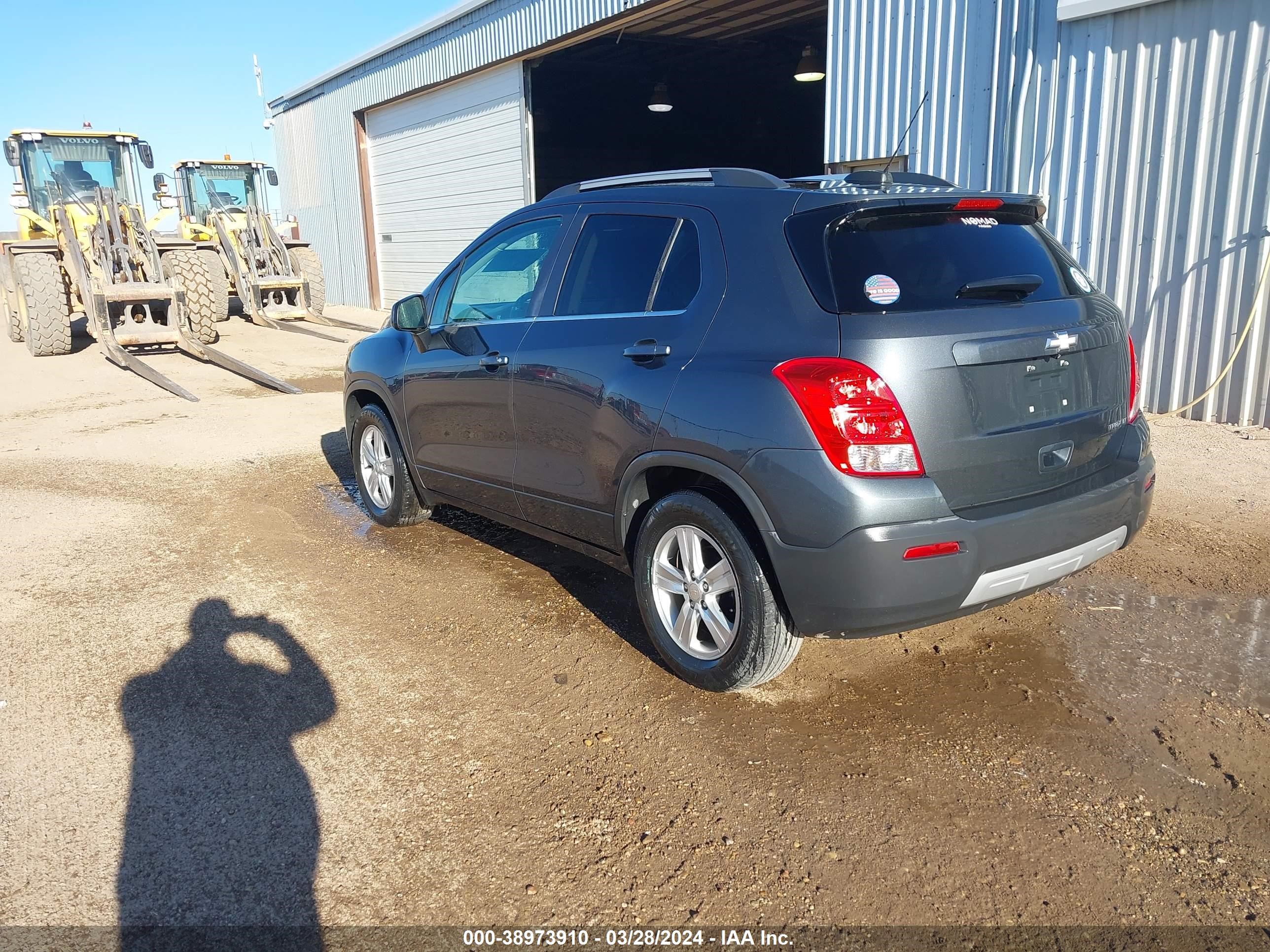 Photo 2 VIN: 3GNCJLSB0GL143433 - CHEVROLET TRAX 