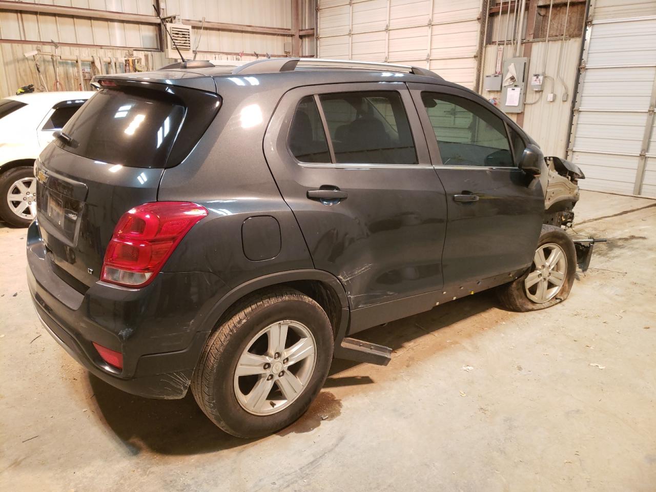 Photo 2 VIN: 3GNCJLSB0JL256340 - CHEVROLET TRAX 