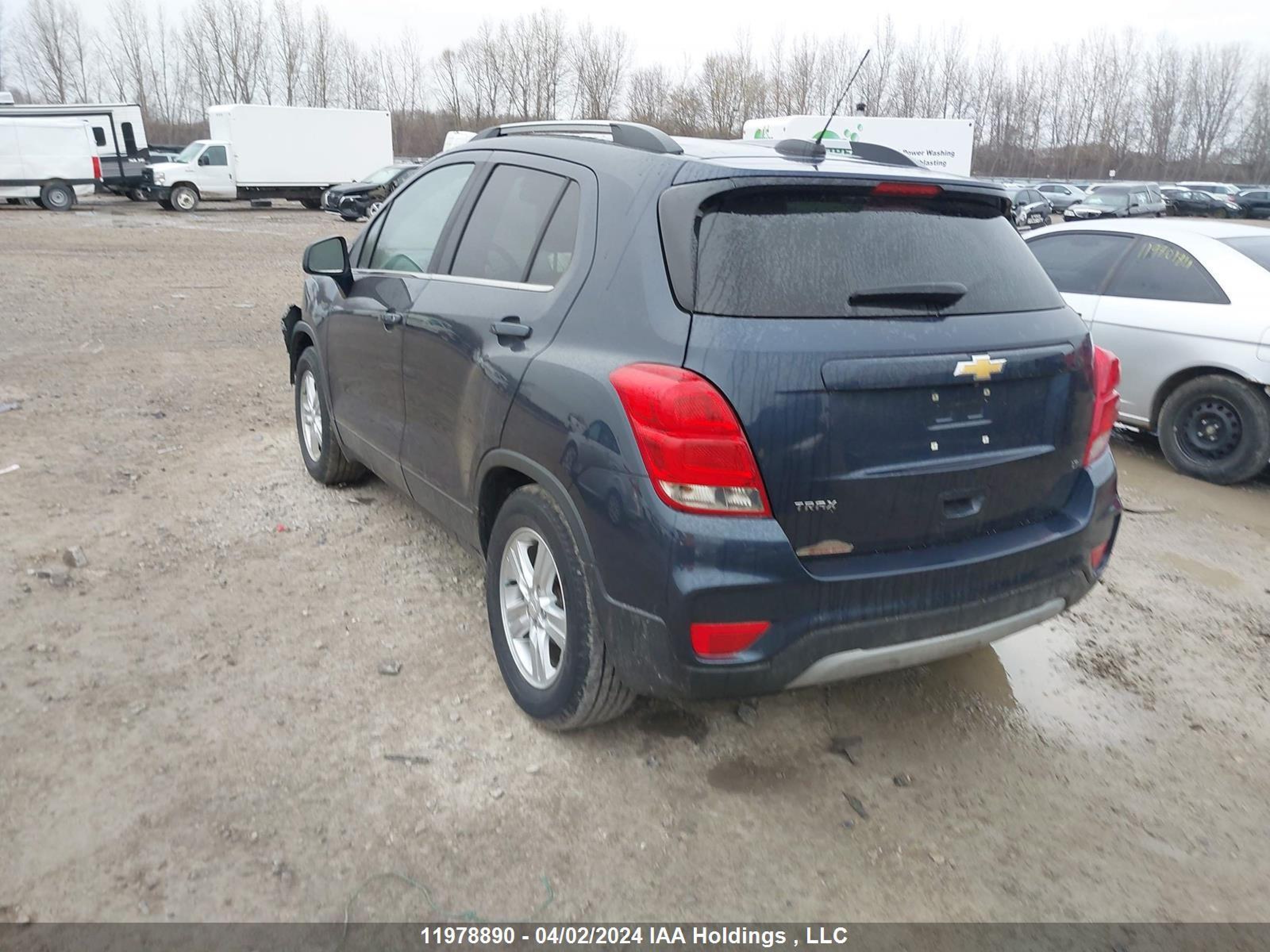 Photo 2 VIN: 3GNCJLSB0JL327228 - CHEVROLET TRAX 