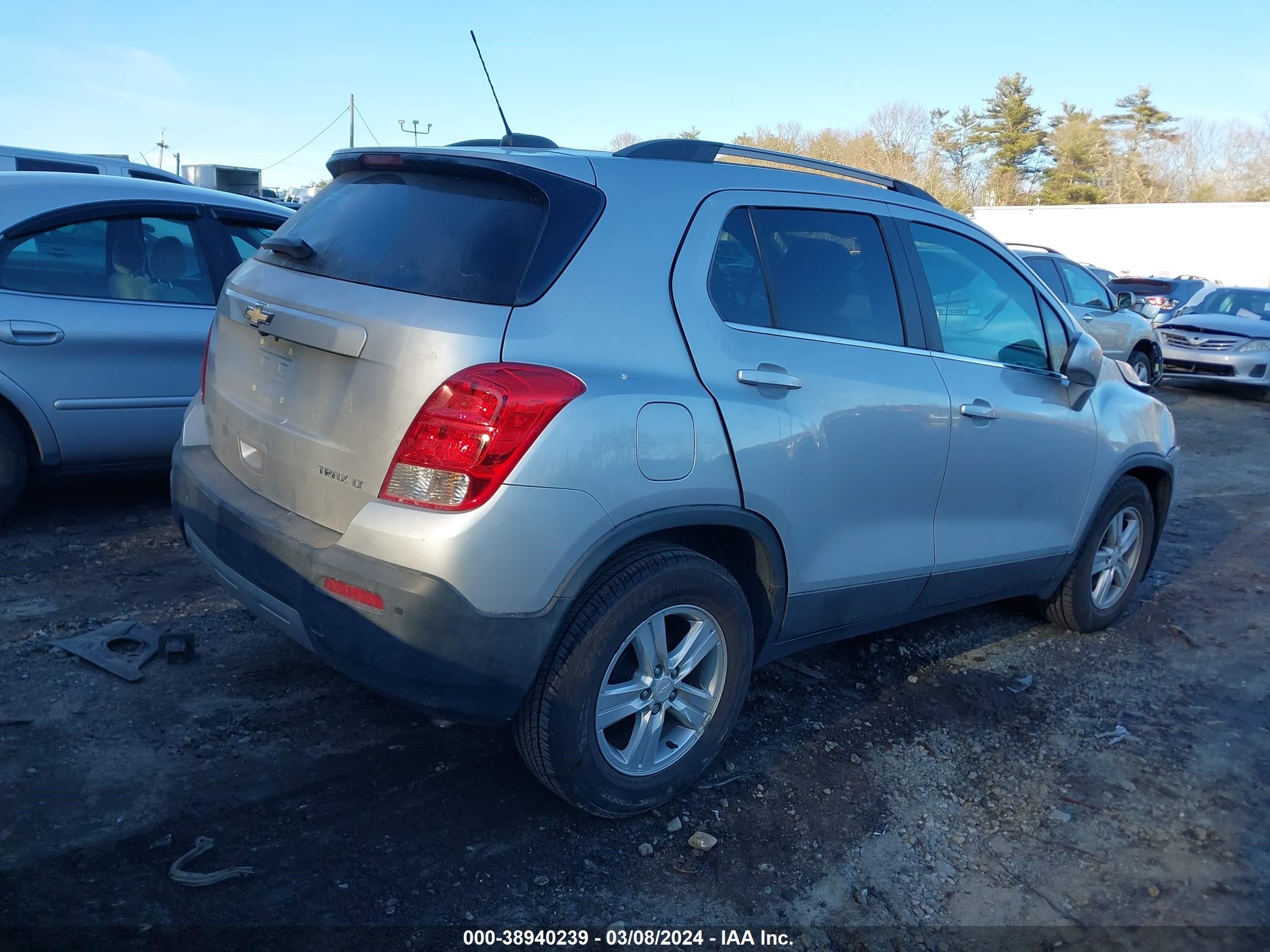 Photo 3 VIN: 3GNCJLSB1FL167299 - CHEVROLET TRAX 