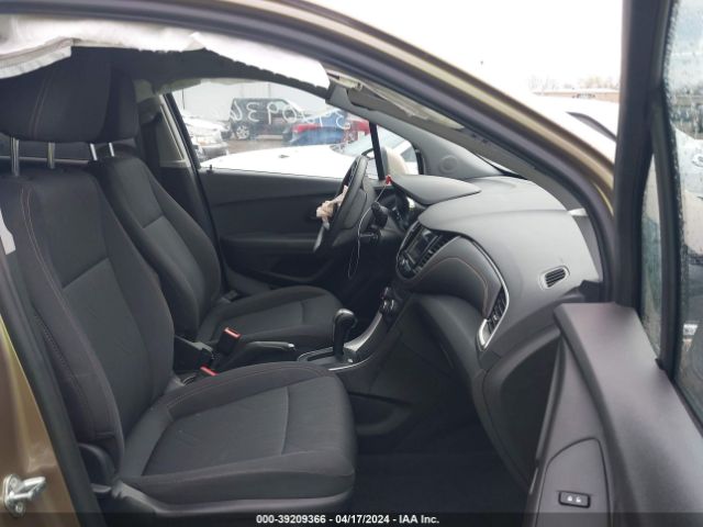 Photo 4 VIN: 3GNCJLSB1JL250689 - CHEVROLET TRAX 