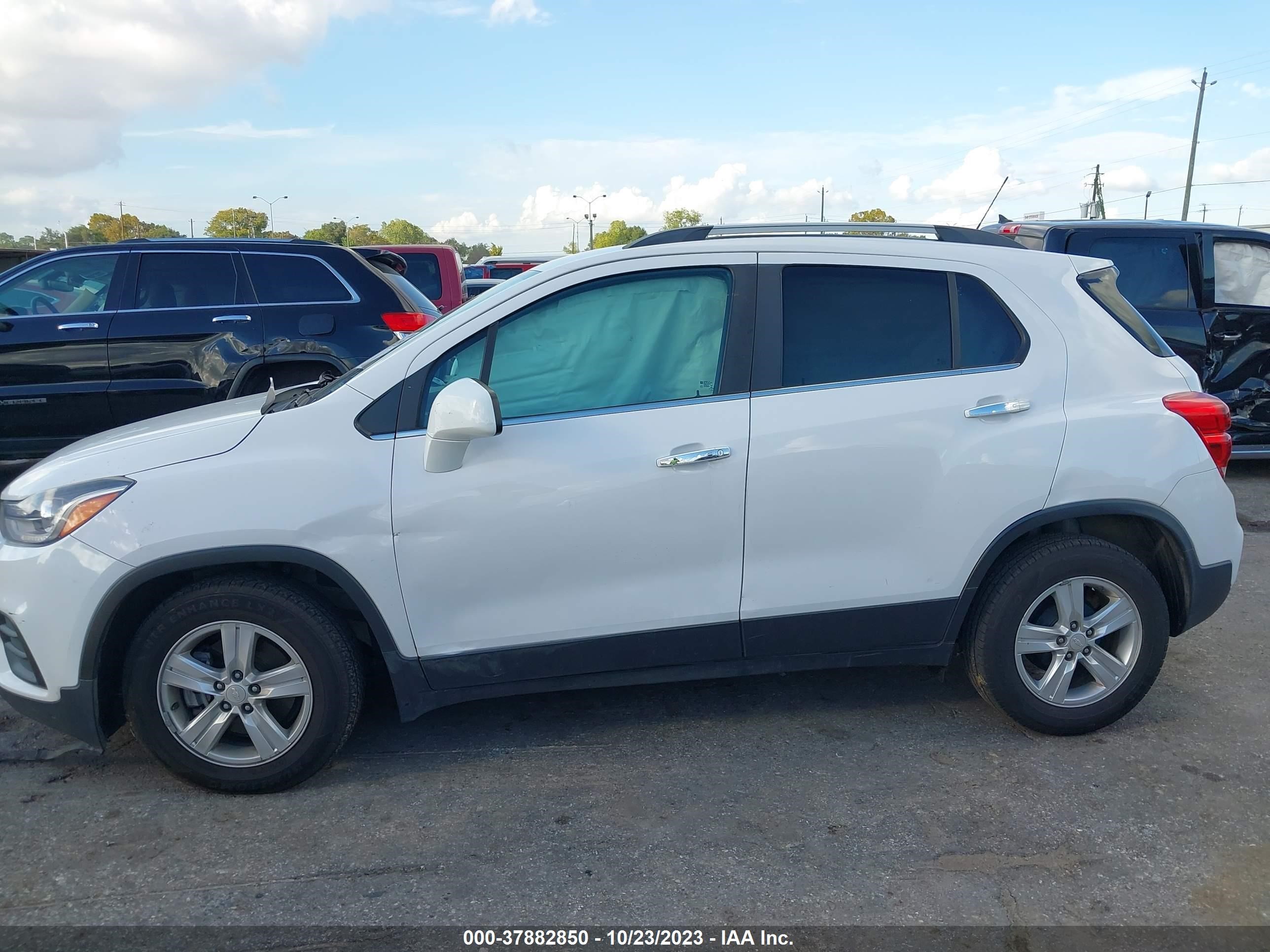 Photo 13 VIN: 3GNCJLSB1JL328999 - CHEVROLET TRAX 