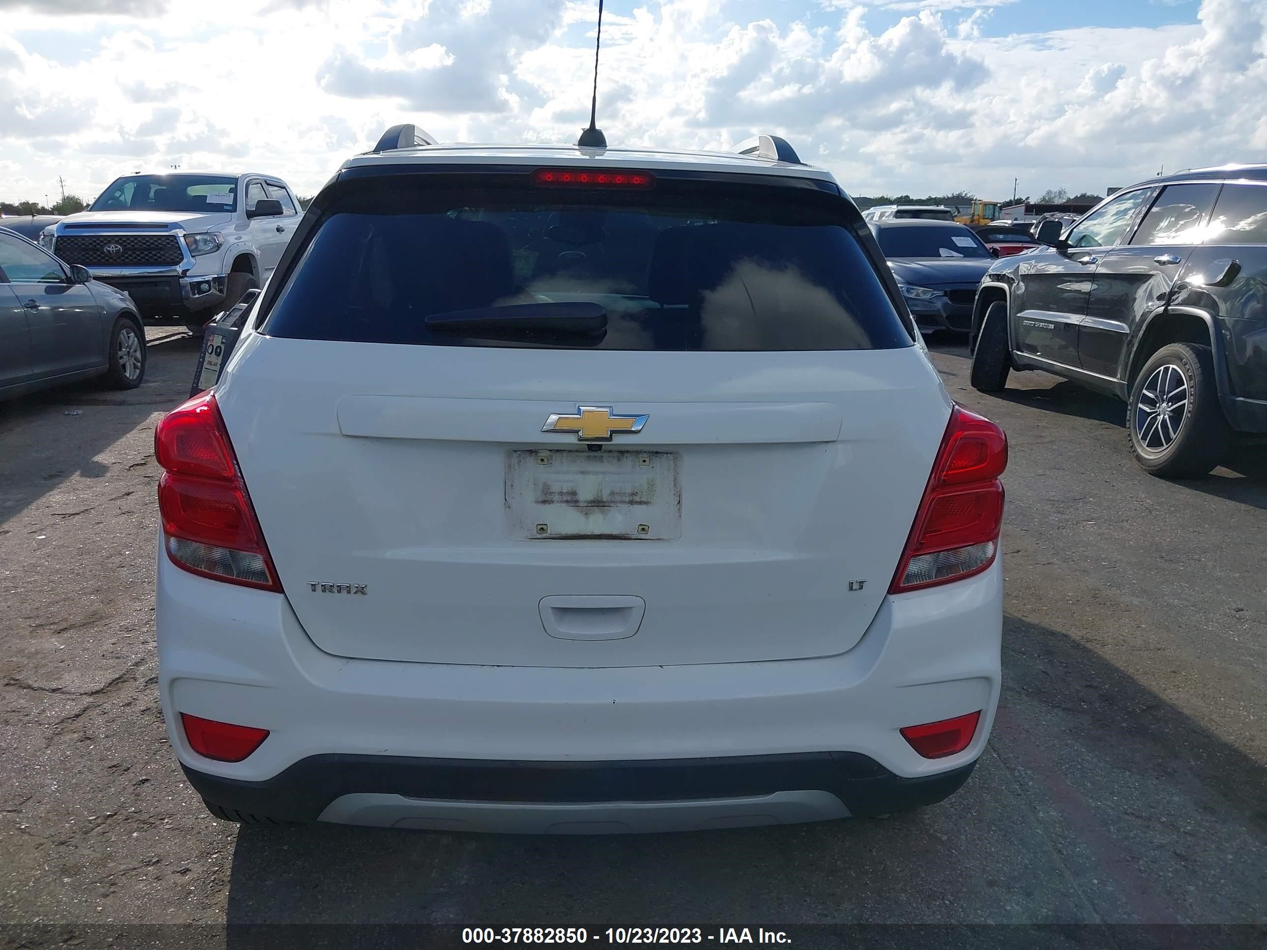 Photo 15 VIN: 3GNCJLSB1JL328999 - CHEVROLET TRAX 