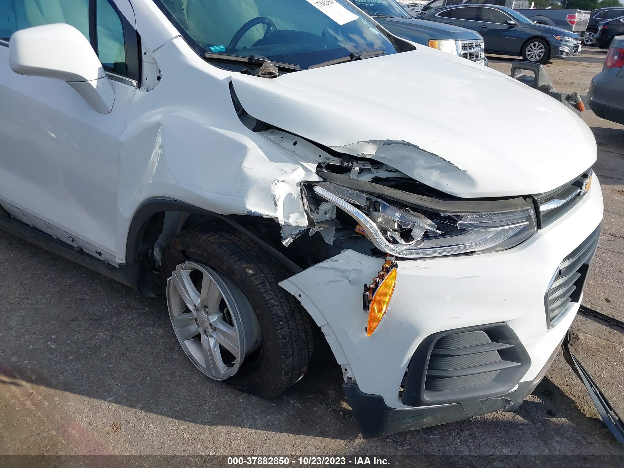 Photo 5 VIN: 3GNCJLSB1JL328999 - CHEVROLET TRAX 