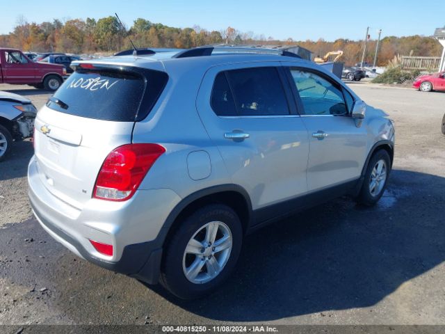 Photo 3 VIN: 3GNCJLSB1JL334172 - CHEVROLET TRAX 