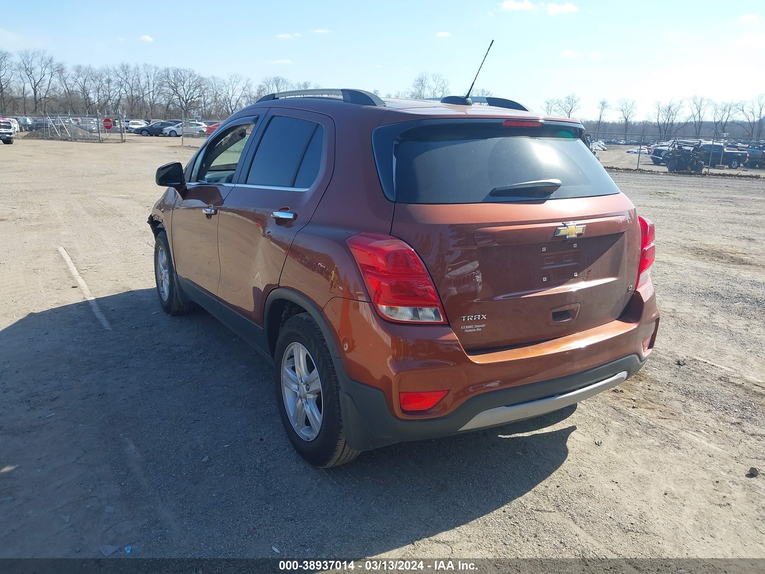 Photo 2 VIN: 3GNCJLSB1KL235109 - CHEVROLET TRAX 