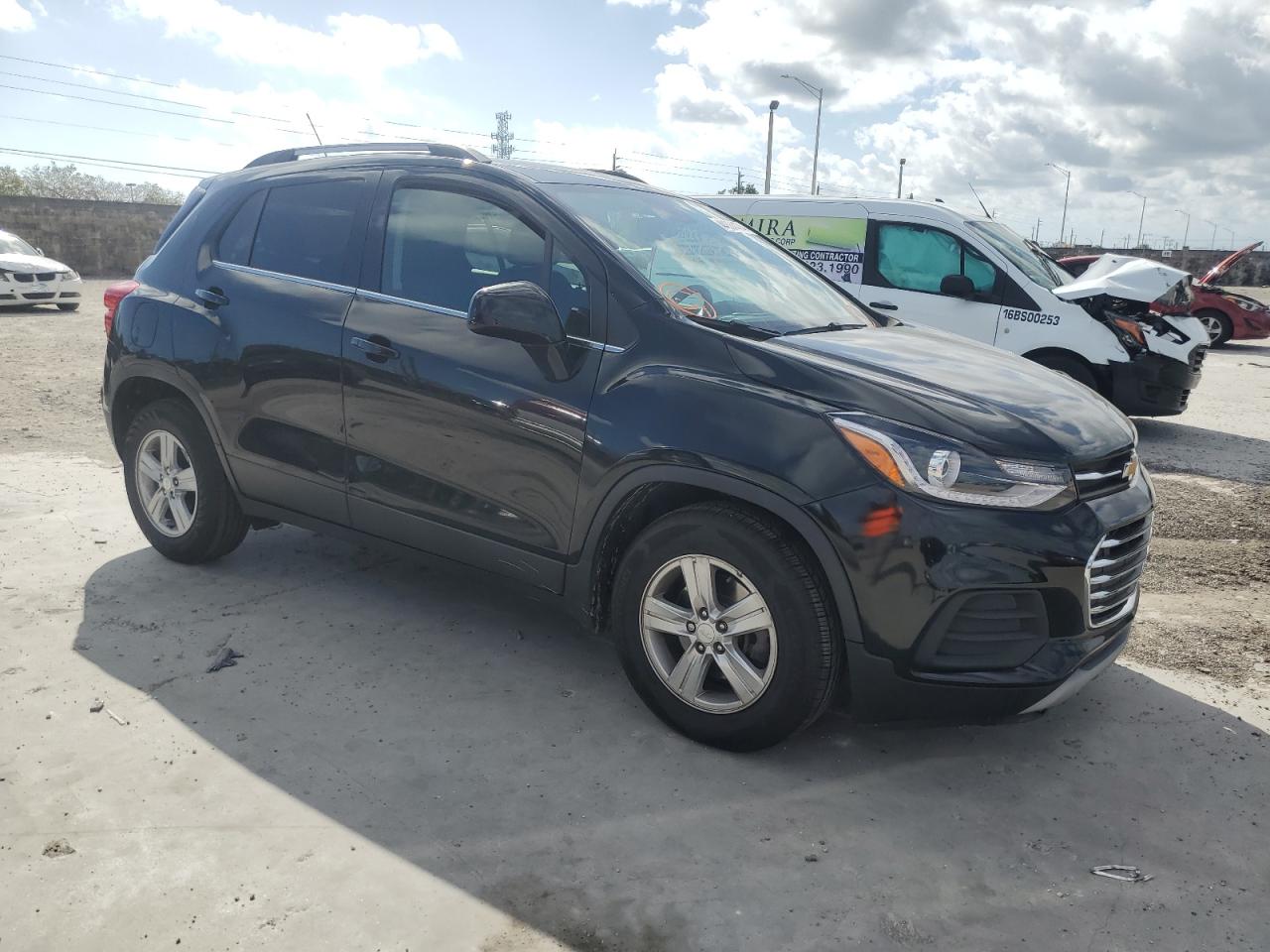 Photo 3 VIN: 3GNCJLSB1LL215007 - CHEVROLET TRAX 