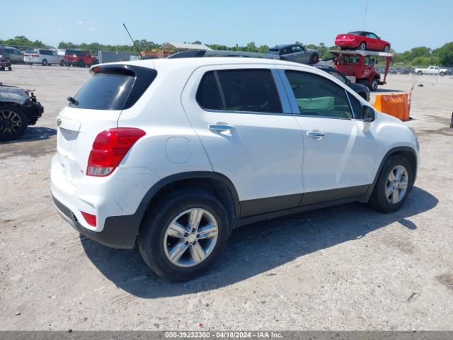 Photo 3 VIN: 3GNCJLSB2JL199560 - CHEVROLET TRAX 