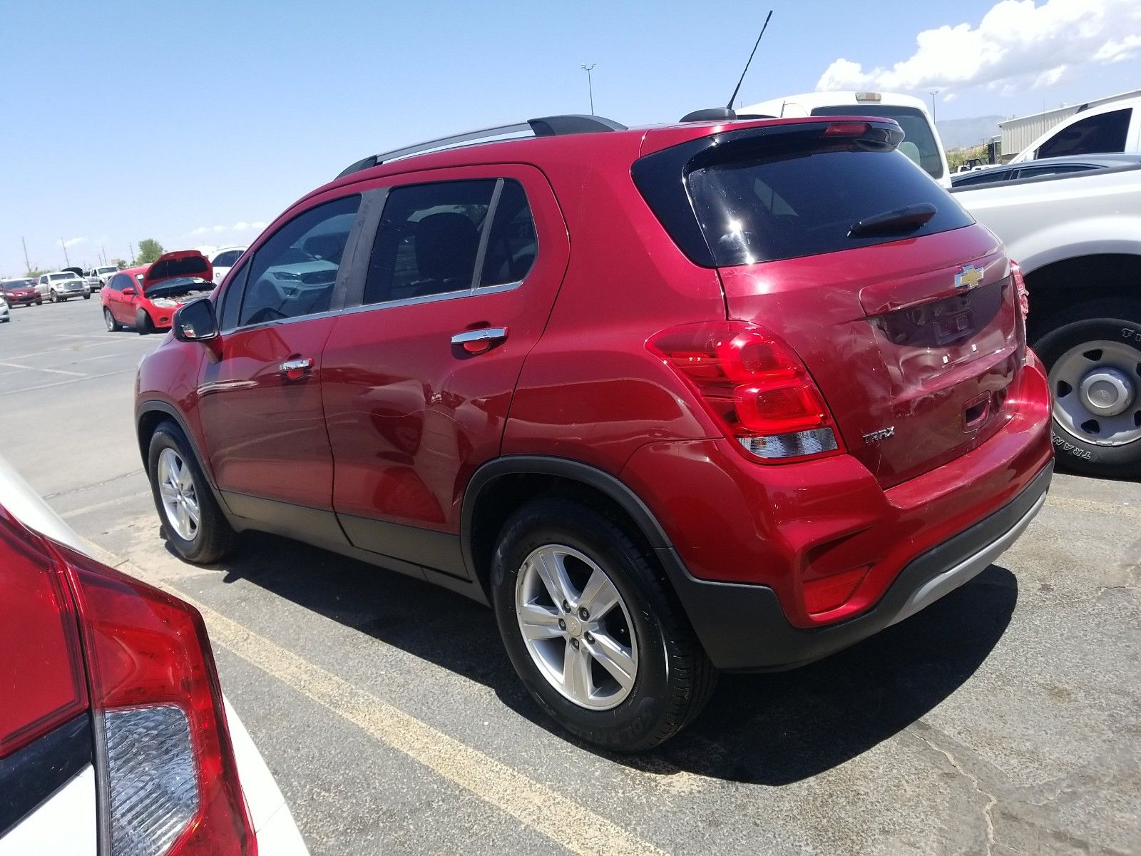 Photo 1 VIN: 3GNCJLSB2JL210198 - CHEVROLET TRAX FWD 