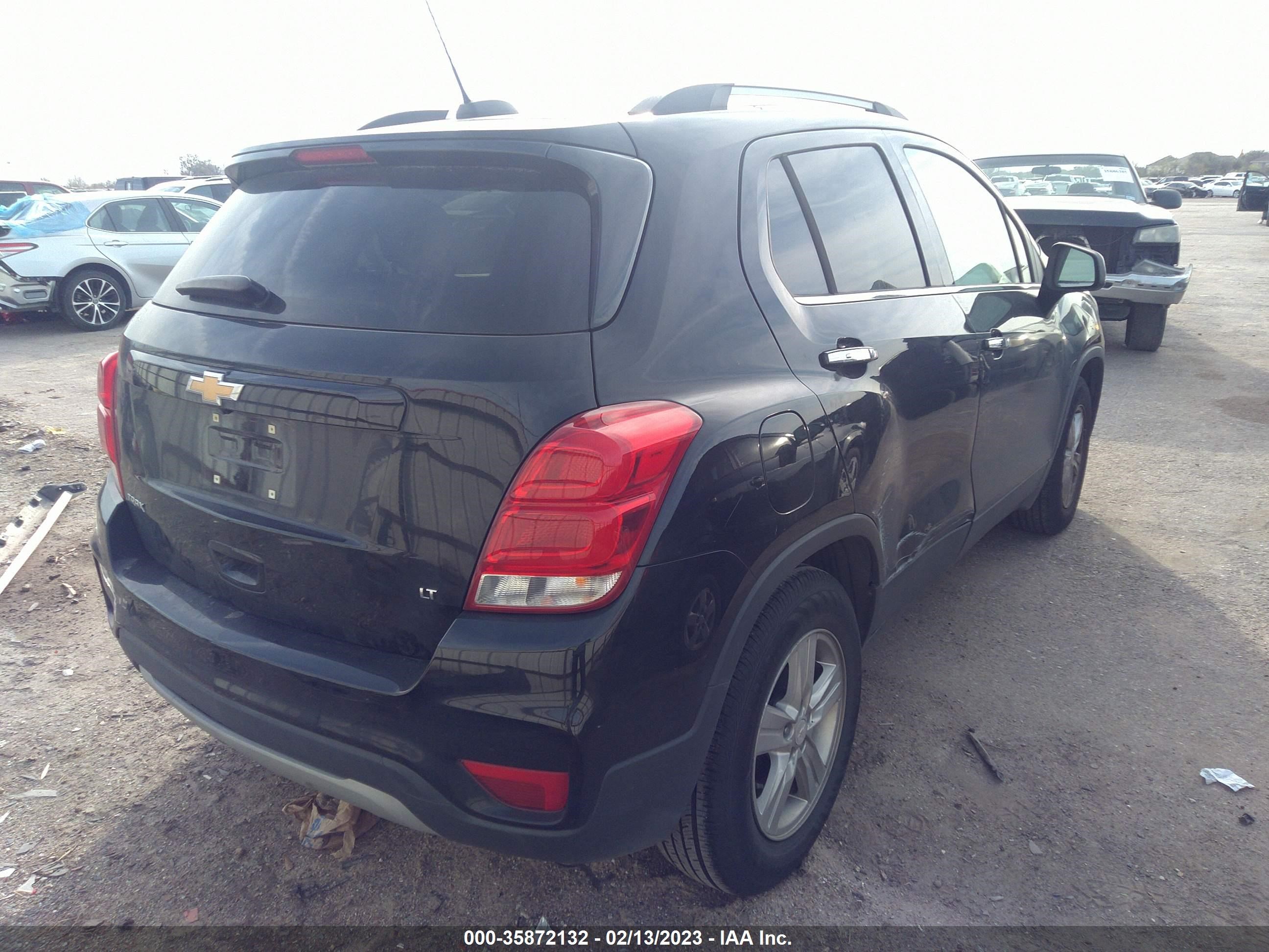 Photo 3 VIN: 3GNCJLSB2JL358853 - CHEVROLET TRAX 