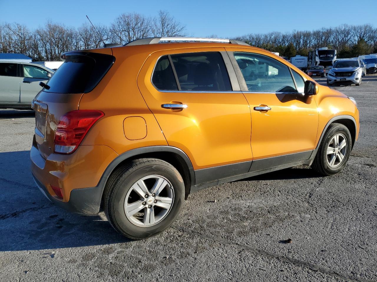 Photo 2 VIN: 3GNCJLSB3HL176945 - CHEVROLET TRAX 