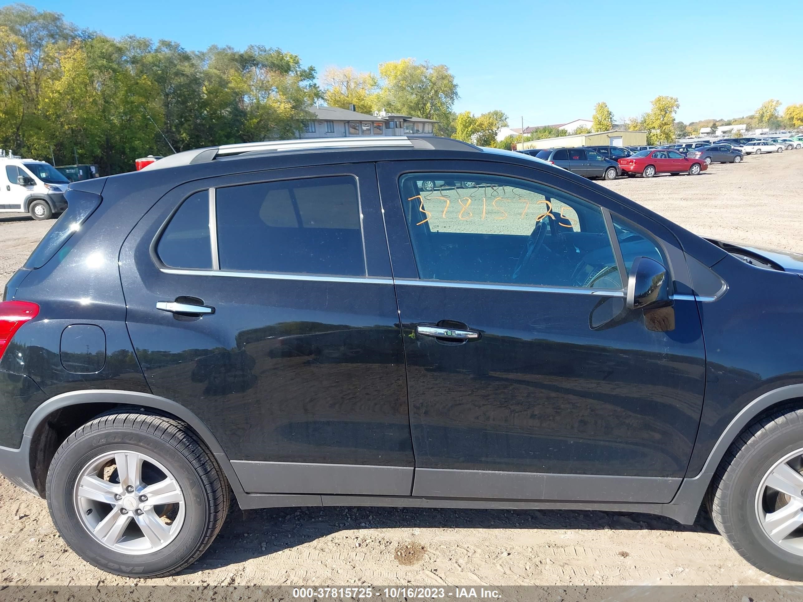 Photo 12 VIN: 3GNCJLSB3JL182461 - CHEVROLET TRAX 