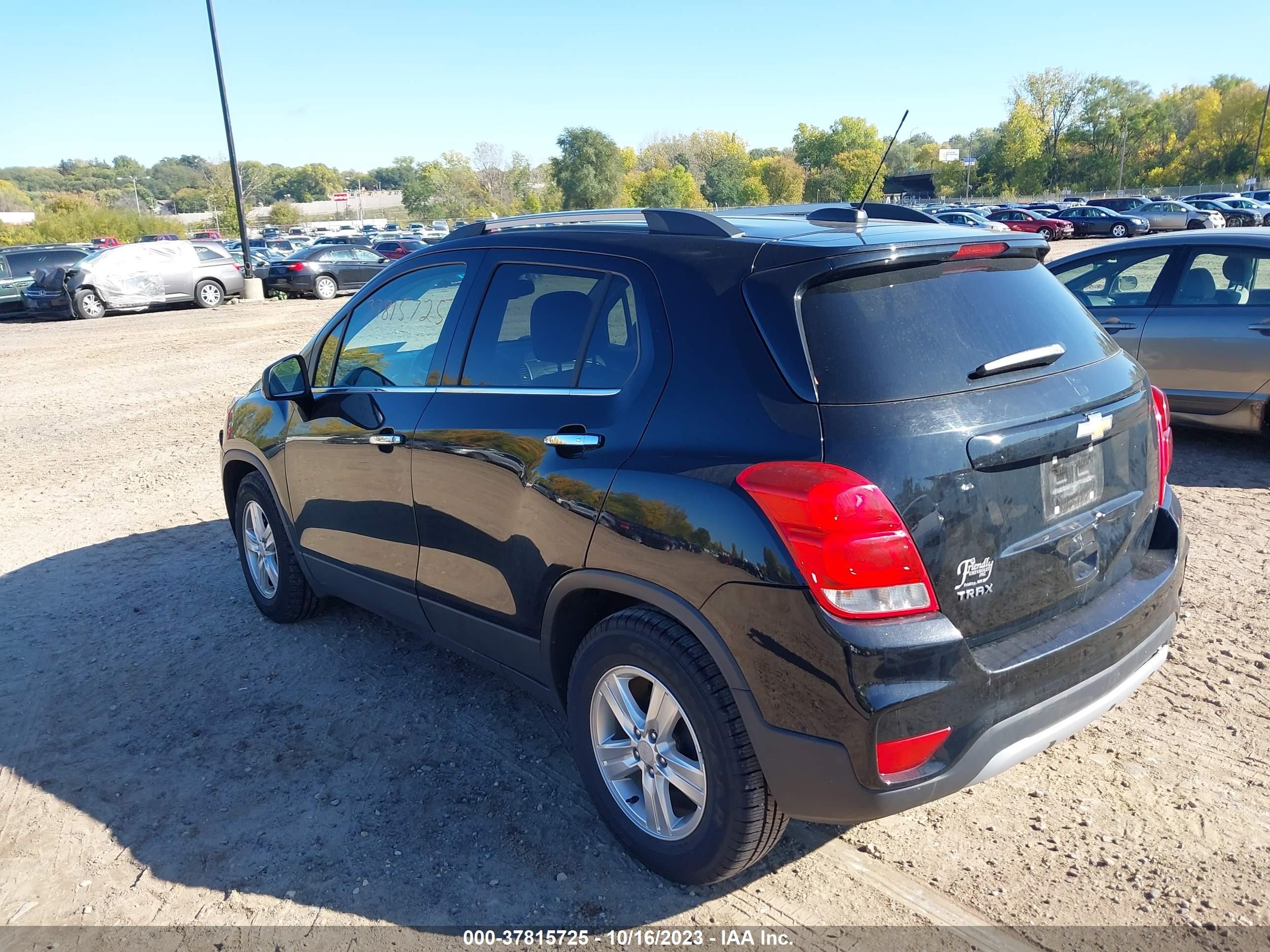 Photo 2 VIN: 3GNCJLSB3JL182461 - CHEVROLET TRAX 