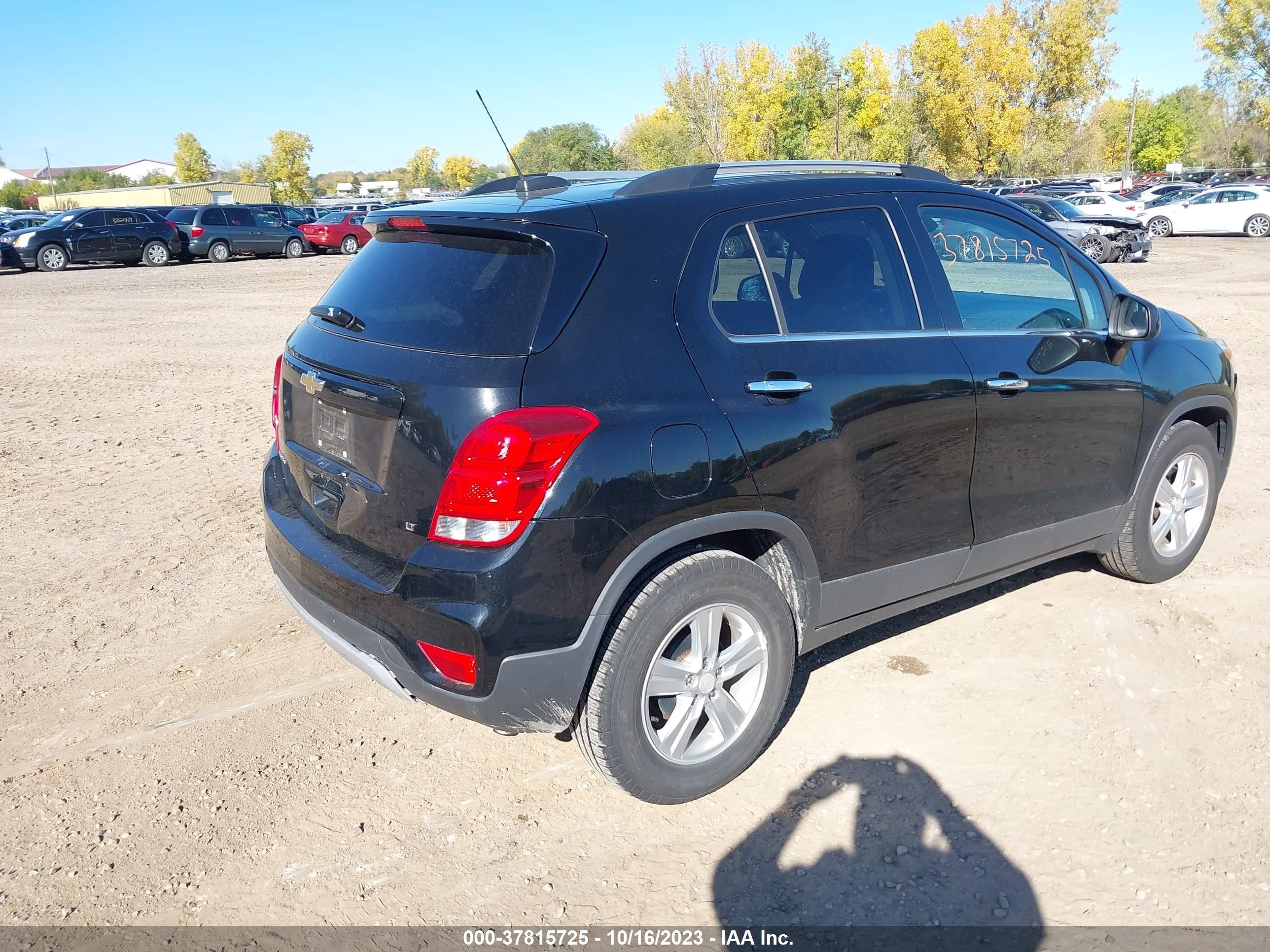 Photo 3 VIN: 3GNCJLSB3JL182461 - CHEVROLET TRAX 