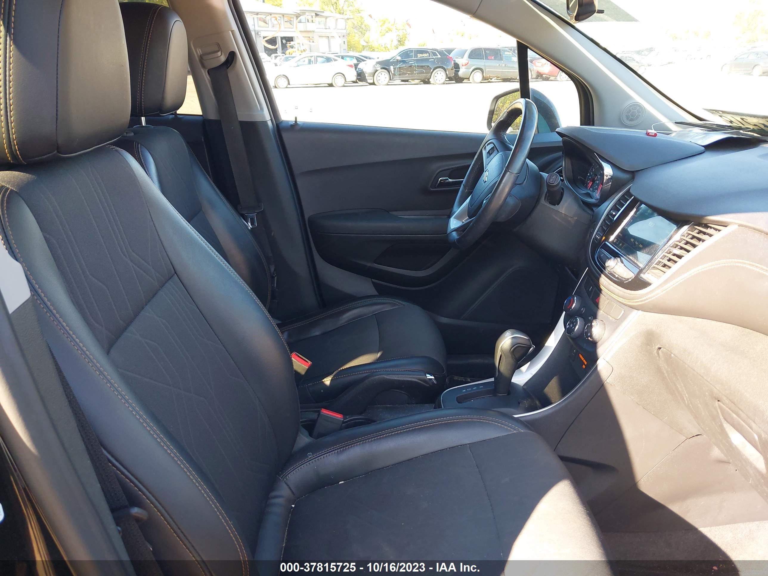 Photo 4 VIN: 3GNCJLSB3JL182461 - CHEVROLET TRAX 