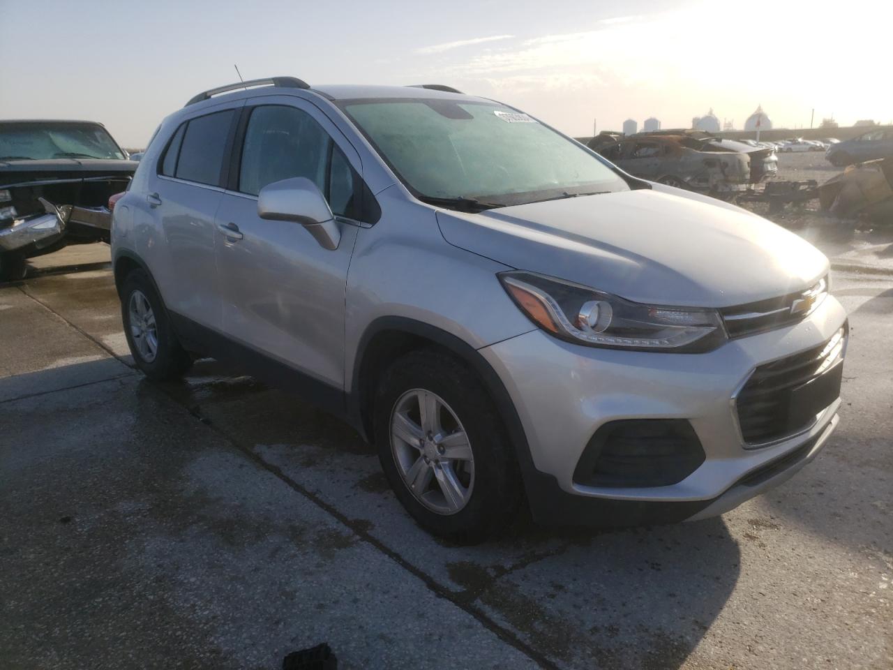 Photo 3 VIN: 3GNCJLSB4JL258799 - CHEVROLET TRAX 