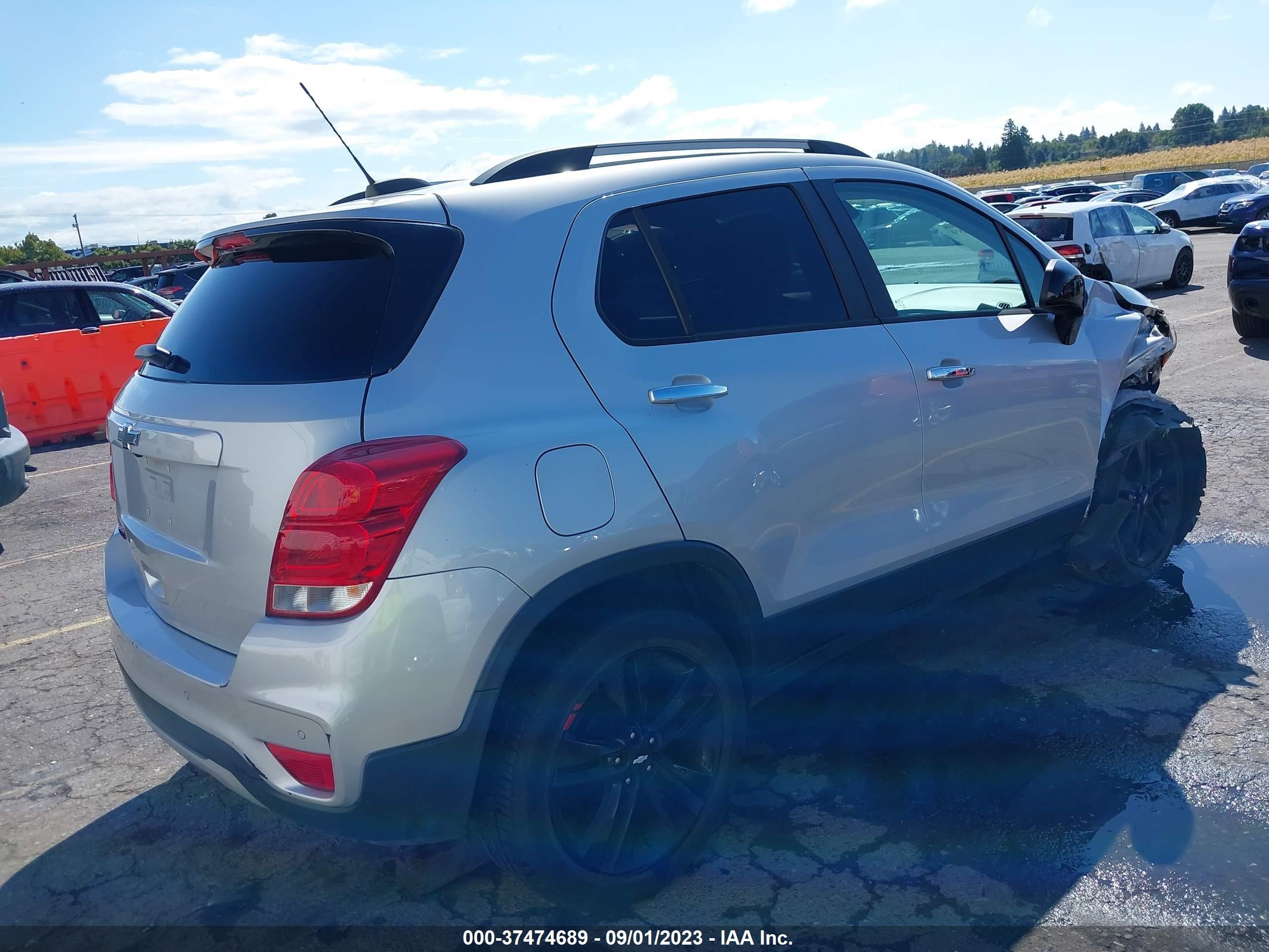 Photo 3 VIN: 3GNCJLSB4LL123244 - CHEVROLET TRAX 