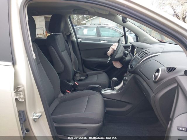 Photo 4 VIN: 3GNCJLSB5GL133805 - CHEVROLET TRAX 