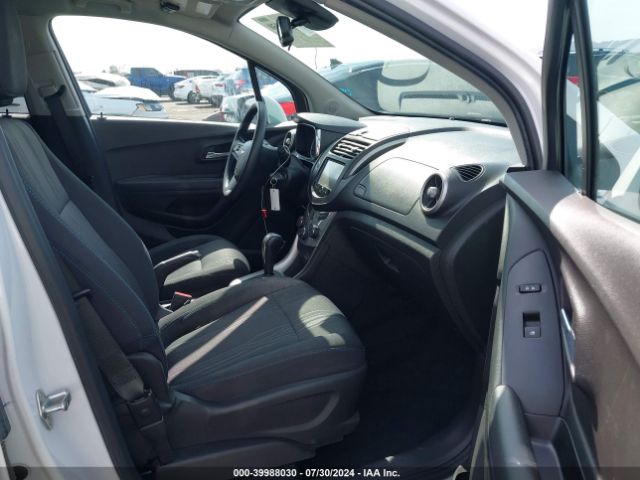 Photo 4 VIN: 3GNCJLSB5GL138681 - CHEVROLET TRAX 