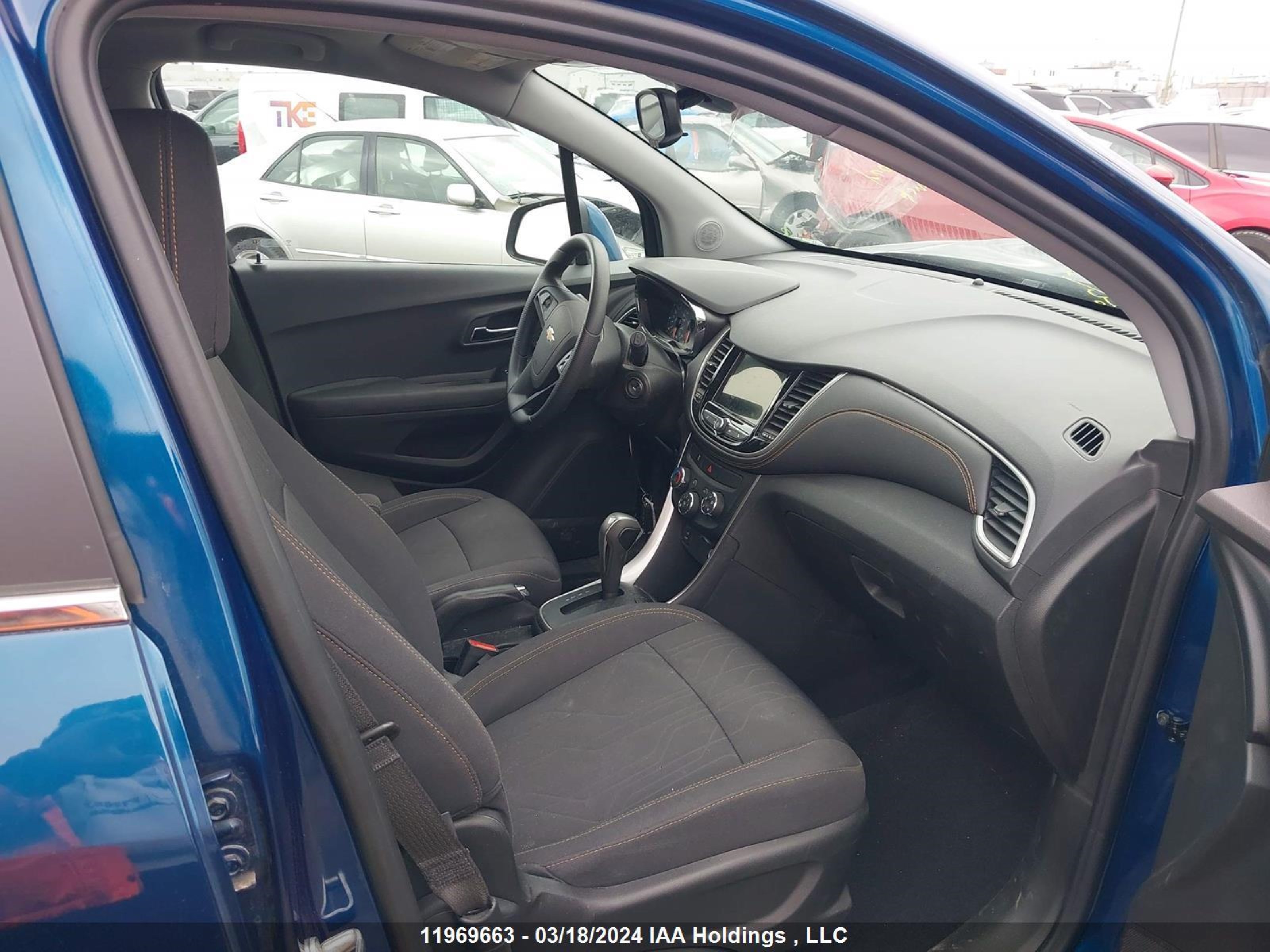 Photo 4 VIN: 3GNCJLSB5KL376703 - CHEVROLET TRAX 