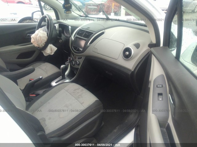 Photo 4 VIN: 3GNCJLSB6GL269926 - CHEVROLET TRAX 